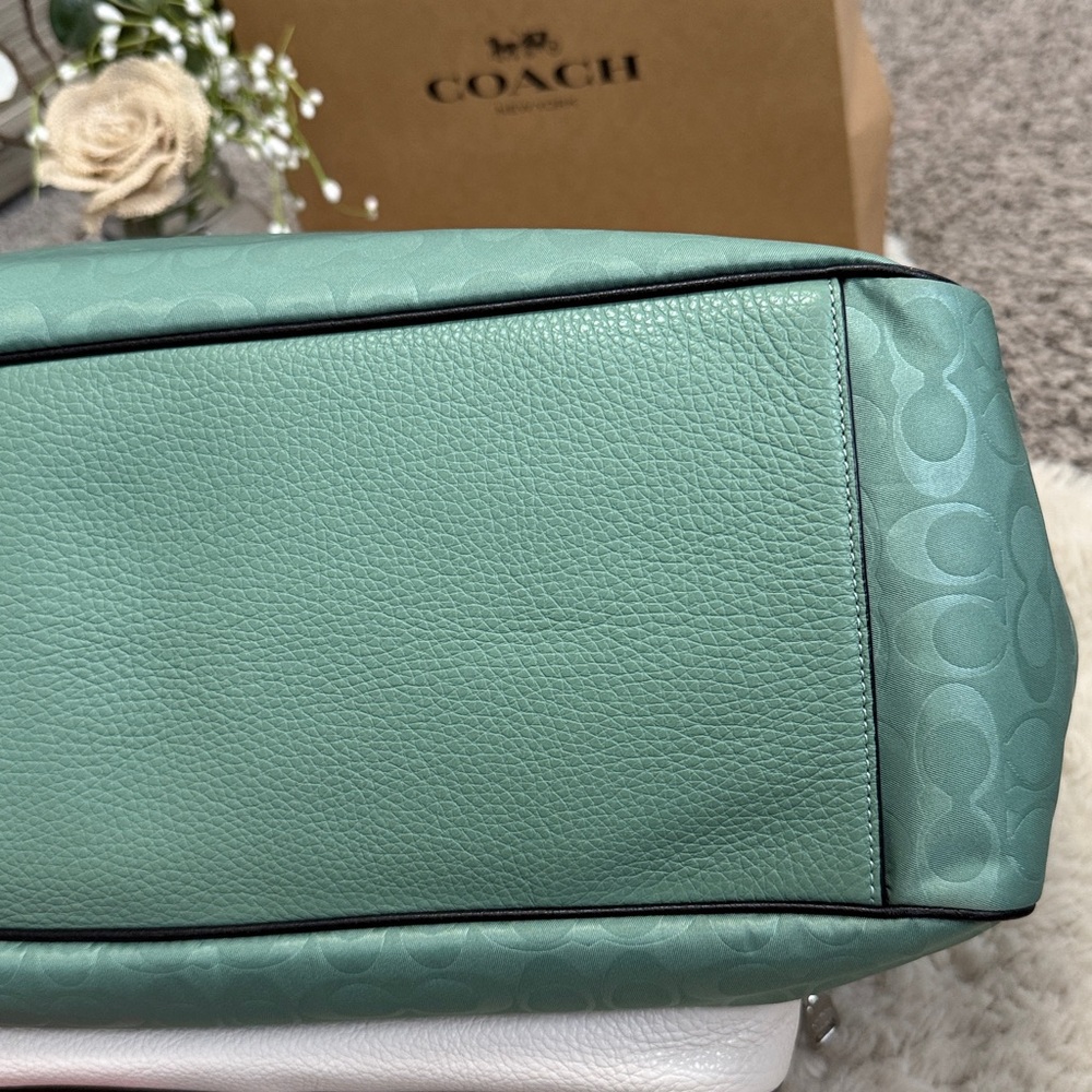 ✨ Coach Washed Green Court Tote In Colorblock Signature Nylon✨ - Picture 9 of 16